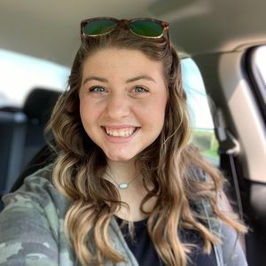 Meet your Posher, Caroline